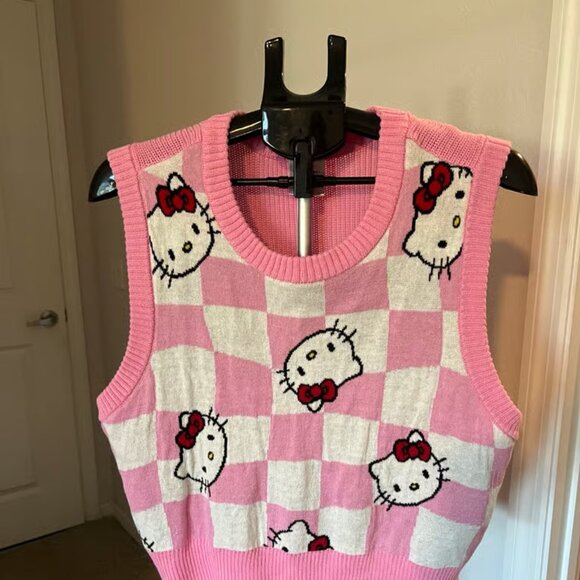 Hello Kitty Sweater - Picture 1 of 3
